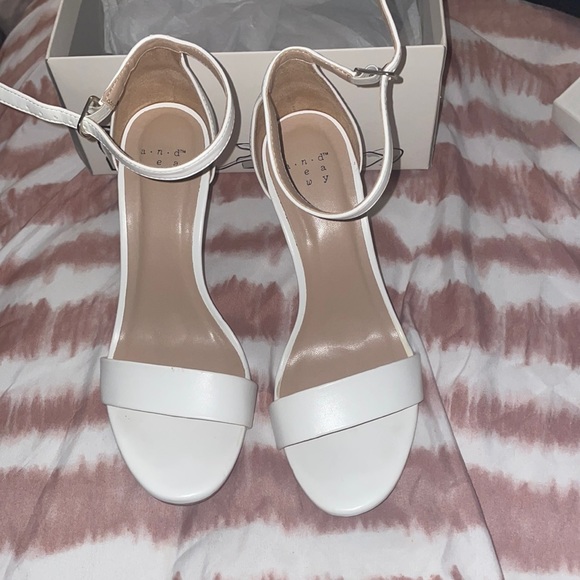 White heels - Picture 5 of 5